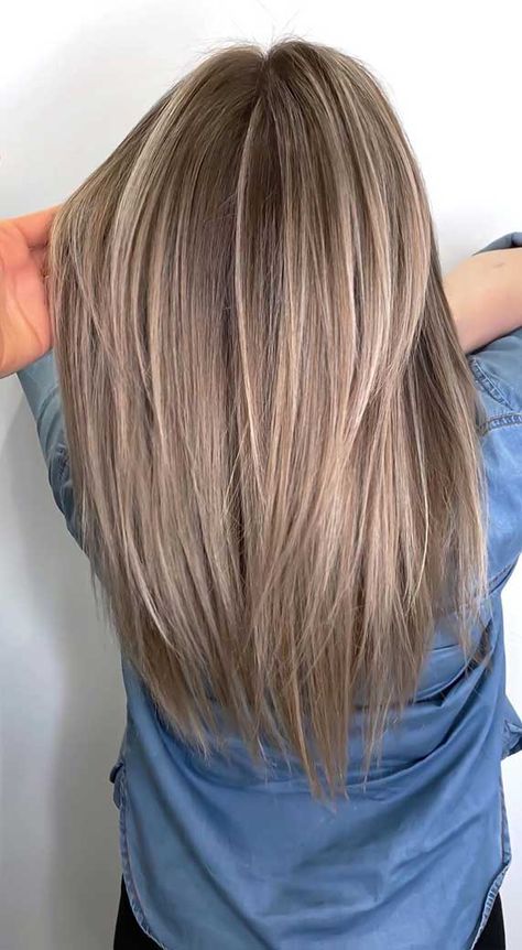 Thinking about switching things up this year? It just might be the perfect time to try out a new shade for your hair. New... Sunny Hair, Rambut Brunette, Best Hair Color, Blonde Hair With Highlights, Brown Blonde Hair, Light Hair, Cool Hair Color, Light Brown Hair, Hair Color Trends