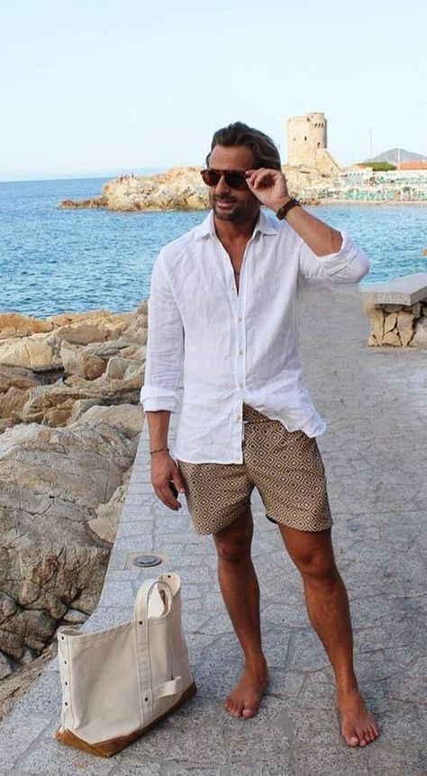 15 Trendy and Cute Beach Outfits for Summer 2024 That You Can’t Miss! | Beach Summer Outfits for Women | Aesthetic Old Money Beach Outfits for Men | Beach Vibes Summer Vibes Outfit Strand, Summer Fits Men, Vacation Outfits Men, Stil Masculin, Ibiza Outfits, Mens Summer Outfits, Summer Trends Outfits, Herren Outfit, Outfits Verano