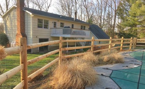 Post And Rail Fence, Fence Planters, Country Fences, Cedar Posts, Cheap Fence, Fencing Ideas, Concrete Fence, Brick Fence, Pallet Fence