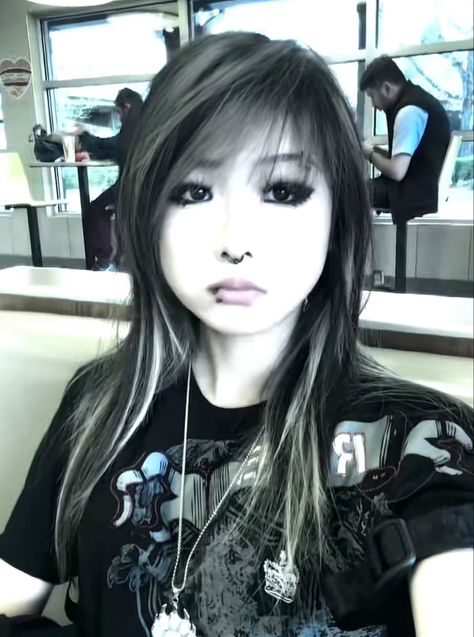 Scene Tiktok, Emo Girl Hair, Scene Haircuts, Emo Haircuts, Emo Hairstyle, Tattoo Nails, Hairstyles Anime, Skunk Hair, Scene Bangs