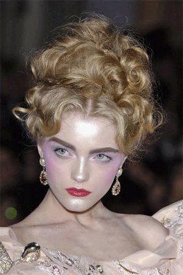 2007 Hairstyles, Marie Antoinette Hairstyle, Marie Antoinette Makeup, Rococo Hairstyles, Rococo Hair, Christian Dior Fall 2007, Dior Fall 2007, Marie Antoinette Hair, Editorial Make-up