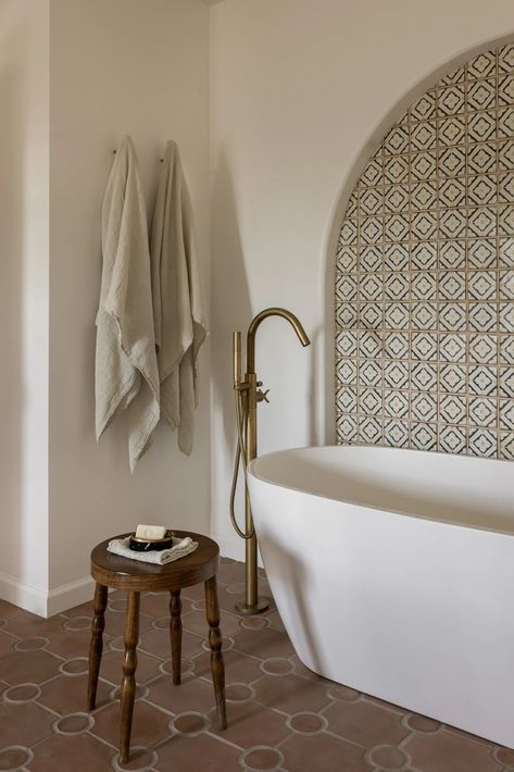 A Spanish-style 1920s villa sensitively restored to its restful roots | House & Garden Martha Mulholland, Spanish Revival Bathroom, Modern Traditional Bathroom, Traditional Bathroom Design, Spanish Style Bathrooms, Earthy Bathroom, Spanish Bathroom, Modern Glam Living Room, Living Room Redesign