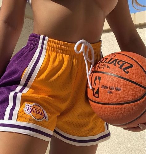 Lakers Outfit, Basketball Clothes, Seductive Clothes, Basketball Girls, Fashion Inspo Outfits, Cool Outfits, Summer Outfits, Fashion Inspo, Basketball