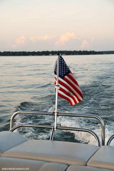 4th Of July Boat Aesthetic, Boating On Lake, Pontoon Boat Aesthetic, Pontoon Remodel, Pontoon Accessories, Flag Poles, Small Sailboats, Pontoon Boats, Romantic Cruise