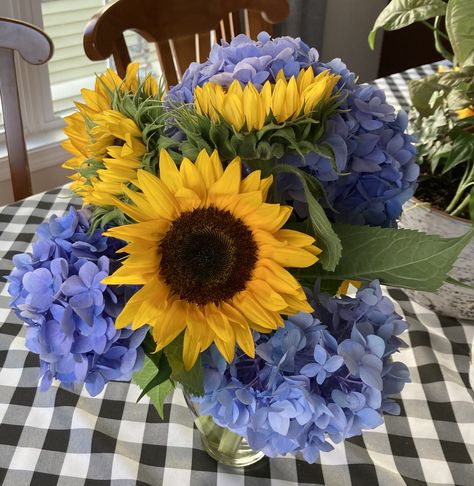 Mums Wedding, Blue Carnations, Hydrangea Centerpiece, Sunflower Bouquets, Gettin Hitched, Sunflower Wedding, Grad Party, Wedding Plans, Grad Parties