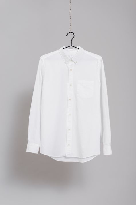 The White Oxford Shirt #asket White Shirt Fashion Photography, White Shirt Photography, Denim Photography, Shirt Photography, White Oxford Shirt, Photography Shirts, Perfect White Shirt, White Oxford, Shirt Display