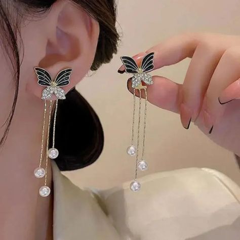 📍 Needle Crystal Butterfly Tassel Earrings 925 Silver😍💗💫 👉🏻To order through 📌the website:https://www.jewelglamour.com/collections/earrings/products/925-silver-needle-crystal-butterfly-tassel-earrings-for-women-jewelry-korean-fashion-fairy-zircon-drop-earrings-2024-trending-z4 📌 For more info WhatsApp: +44 7460 779657 📌Facebook: https://www.facebook.com/profile.php?id=61556939033801 📌 Instagram : https://www.instagram.com/official.jewelglamour/ #jewelry #jewellery #jewelrylover #jeweller... Womens Jewelry Trends, Needle Earrings, Engagement Earrings, Long Tassel Earrings, Pattern Animal, Ear Rings, Ring Pendant Necklace, Trendy Earrings, Earring Type