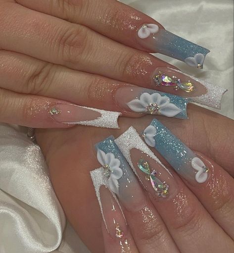 Nails Art Simple, French Nails Design, Baby Blue Quinceanera, Cinderella Nails, Nail Art 2022, Sweet 16 Nails, Design Nails Art, Light Blue Quince, Blue Wedding Nails