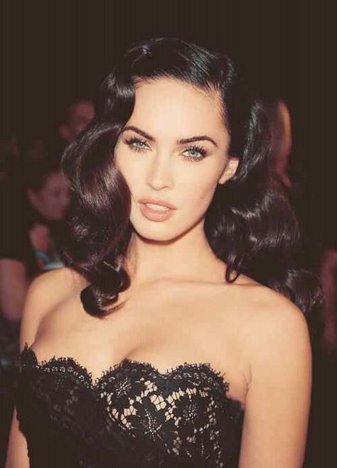 Megan Fox Glamour waves! Megan Fox Hair, Easy Formal Hairstyles, Old Hollywood Hair, Formal Hairstyles For Long Hair, Glamour Hair, Меган Фокс, Hollywood Hair, Long Face Hairstyles, Long Faces