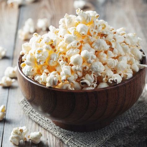 Sweet And Salty Popcorn, Popcorn Sweet, Sweet Or Salty, Bowl Of Popcorn, Vegan Popcorn, Fresh Popcorn, Toast Hawaii, Low Calorie Protein, Salty Popcorn