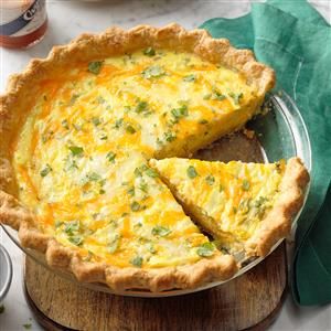 Crustless Green Chili Quiche Recipes, Chile Relleno Quiche, Chili Relleno Quiche, Green Chile And Cheese Quiche, Bacon Spinach Quiche, Best Quiche Recipes, Mexican Brunch, Savory Tarts, Quiche Recipes Easy