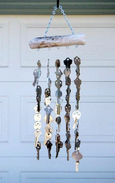 40 DIY Wind Chime Ideas To Try This Summer - Bored Art Windchimes Diy, Carillons Diy, Wind Chimes Homemade, Key Crafts, Wind Chimes Craft, Button Creations, Key Projects, Diy Wind Chimes, Old Keys