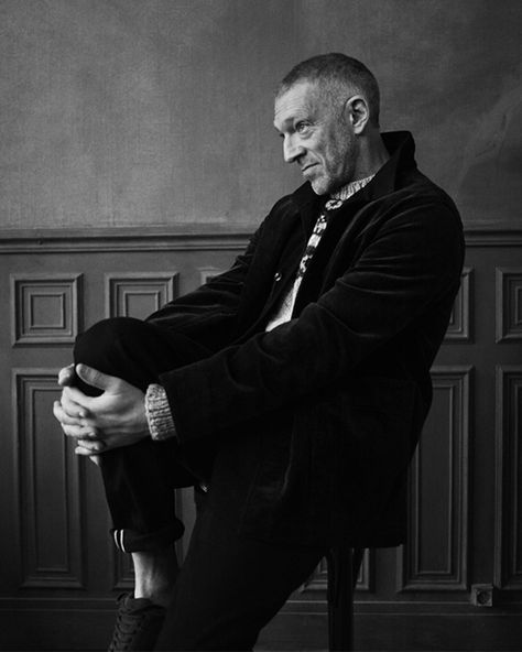 Men's Portrait Photography, Darren Aronofsky, Vincent Cassel, Mens Luxury Fashion, Scary Art, Shooting Photo, Charlize Theron, Male Portrait, Portrait Poses