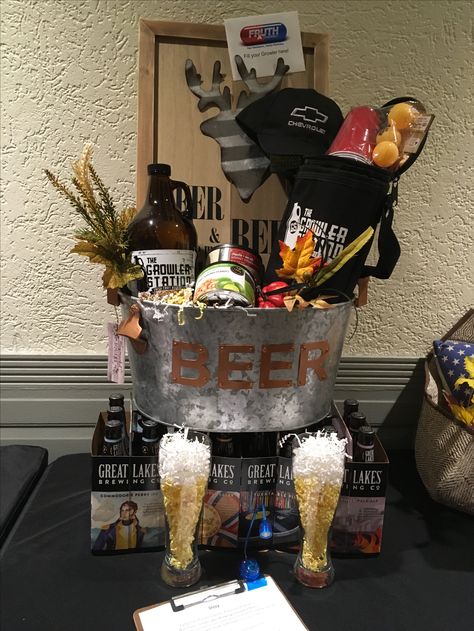 Beer Auction Basket Ideas, Craft Beer Gift Basket, Beer Gift Basket, Birthday Basket Ideas, Stag Ideas, Beer Gifts Basket, Silent Auction Basket, Class Auction Projects, Auction Basket Ideas