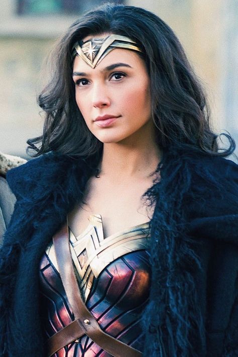 Actress Gal Gadot as Wonder Woman❤️ Wonder Woman Accessories, Gal Gabot, Gal Gardot, Wonder Woman Movie, Gal Gadot Wonder Woman, Univers Dc, Wonder Women, Chris Pine, Dc Comic