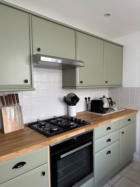 Kitchen With Wooden Worktop, Kitchen Ideas Olive Green, Sage Green Cupboards, Sage Green Kitchen With Black Handles, Green Kitchen Black Handles, Dark Kitchen Worktop, Sage Green Kitchen Oak Worktop, Green Kitchen Wooden Countertop, Sage Kitchen Oak Worktop