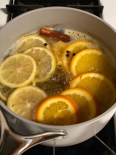 Cinnamon Ginger Tea, Homemade Ginger Tea, Ginger Lemon Tea, Cinnamon Drink, Citrus Drinks, Ginger Tea Recipe, Tea For Colds, Ginger Drink, Cinnamon Tea