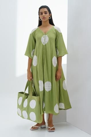 Green Flowy Dress, Ireland Dress, Quirky Dress, Cotton Dresses Online, Green Polka Dot Dress, Dress Everyday, Kurta Designs Women, Dress Indian Style, Ethnic Dress