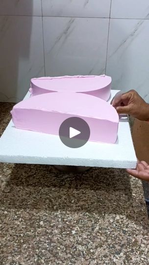 Butterfly Cake Tutorial, Butterfly Shaped Cakes, Butterfly Cake Ideas Birthdays, Cake Designs Butterfly, Butterfly Cakes Ideas, Butterfly Birthday Cake Ideas, Easy Butterfly Cake, Butterfly Design Cake, Butterfly Shaped Cake