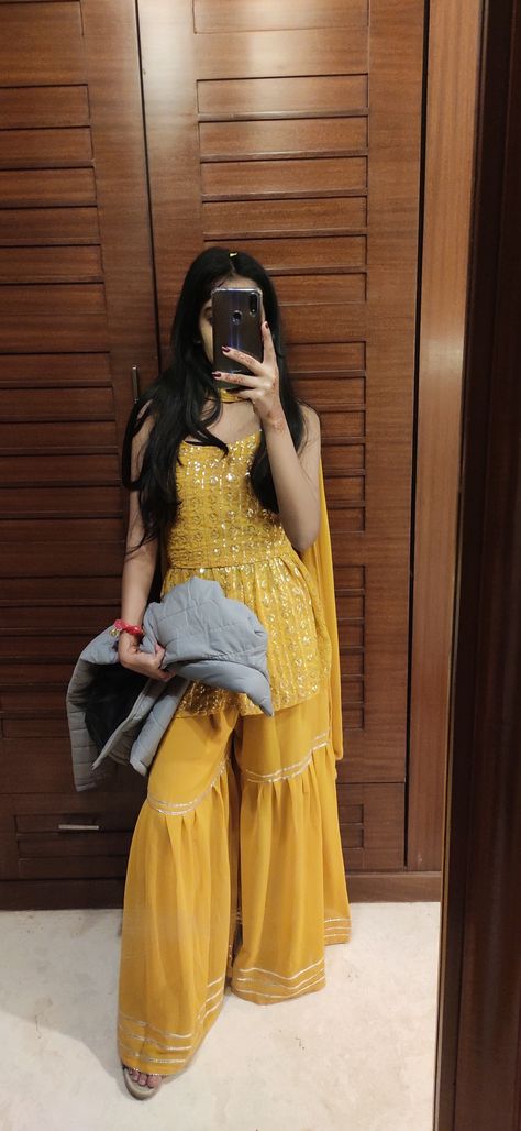 Sharara Mirror Selfie, Yellow Dress Outfit Indian, Yellow Kurti Design Style, Bride Sister Outfit, Yellow Sharara Suits, Bride's Sister, Yellow Sharara, Brides Sister, Desi Outfits