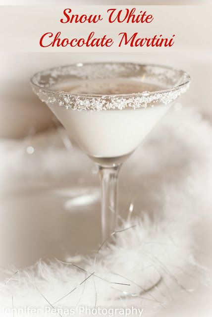 White Chocolate Martini Recipe, White Chocolate Martini, Chocolate Martini Recipe, Signature Cocktails Wedding, Recipe For Teens, Chocolate Cocktails, Chocolate Martini, Godiva Chocolate, Vanilla Milkshake