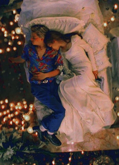 Romeo + Juliet Aesthetic, Romeo And Juliet Costumes, Leonardo Dicaprio Romeo, Juliet 1996, Romeo Juliet 1996, Romeo Ve Juliet, Juliet Capulet, Mario E Luigi, Romeo Und Julia