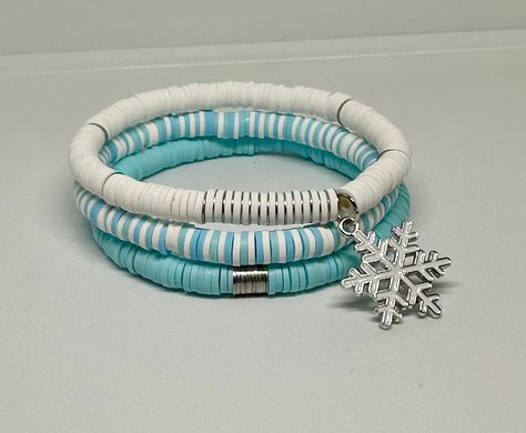 "Set of 3 hand beaded bracelets with silver disc accents and snowflake charm. Each bracelet is made using 6mm Heishi beads. Bracelets are \"one size fits most\" and are designed to fit wrists up to 7\"." Winter Bracelets Diy, Winter Bracelet Ideas, Winter Clay Bead Bracelets, Chrome Toes, Winter Bracelets, Bracelets Preppy, Winter Bracelet, Bracelets Hippie, Heishi Bracelets