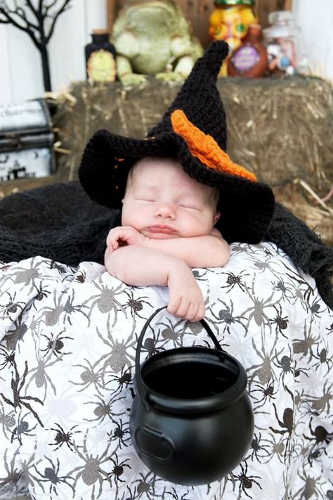 Newborn Witch Costume, Newborn Witch Photography, Spooky Newborn Photoshoot, Halloween Photoshoot Newborn, Halloween Ideas For Newborns, Newborn Photoshoot Halloween, Newborn Halloween Activities, First Halloween Pictures Newborn, Newborn October Photoshoot