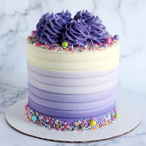 Lavender Colored Cake, Purple Colour Cake Designs, Cake For 11th Birthday Girl, Ombre Purple Cake, Ombre Cake Design, Ombre Cake Ideas, Lavender Cake Design, Karaoke Cake, Lavender Birthday Cake