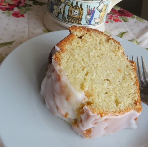 Buttermilk Donut Cake Buttermilk Donut Cake, Donut Cake Recipe, Spice Pound Cake, Cake Donut Recipe, Cake Donuts Recipe, Cake Donut, Buttermilk Cake, How To Make Buttermilk, Donut Cake