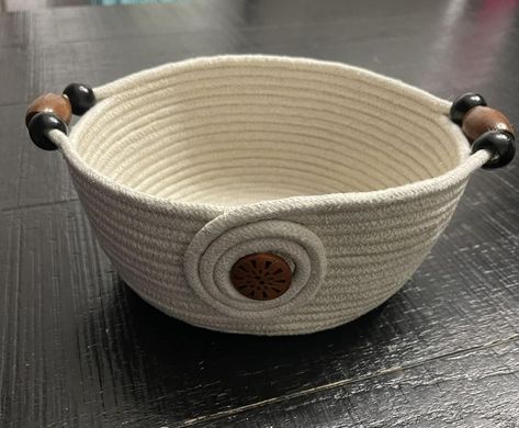 Fabric Rope Bowls Diy How To Make, Rope Bowls Ideas Diy, Clothesline Rope Bowls, Clothesline Rope Crafts, Rope Bowls Diy How To Make, Rope Baskets And Bowls, Rope Bowls Ideas, Clothesline Crafts, Rope Rugs