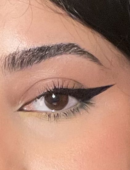 Thick Cat Eyeliner, Think Eyeliner, Tara Yummy Eyeliner, Eyeliner For Small Almond Eyes, Sharp Winged Eyeliner, Long Eyeliner Wing, Big Winged Eyeliner, Big Eyeliner Looks, Half Eyeliner