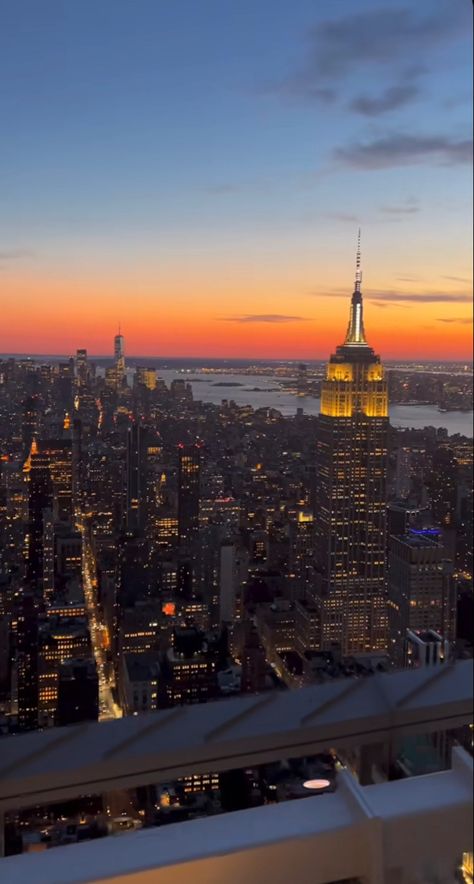 Sunset In Nyc, Nyc Dream, Nyc Sunset, New York Sunset, Manhattan City, New York Wallpaper, Nyc Summer, Nyc Aesthetic, Sunset City