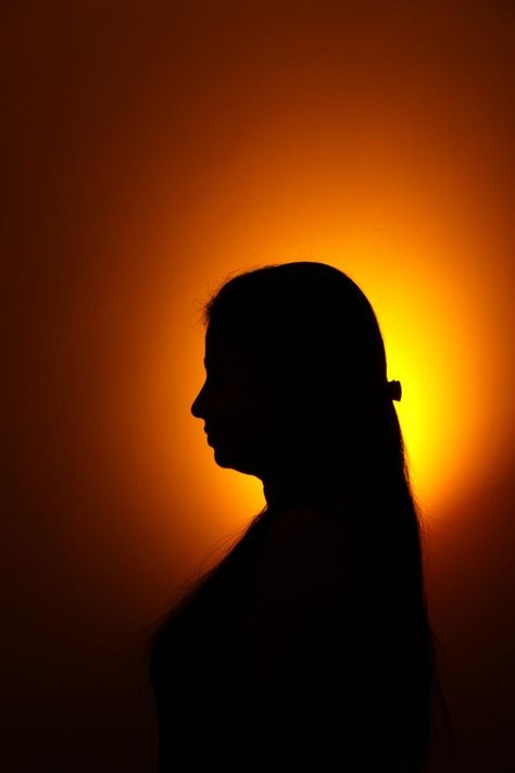 This is backlight photography Flat Light Photography, Light And Shade Photography, Dramatic Lighting Art, Backlighting Photography, Silhouette Lighting, Futuristic Society, Shade Photography, Backlit Photography, Light For Photography