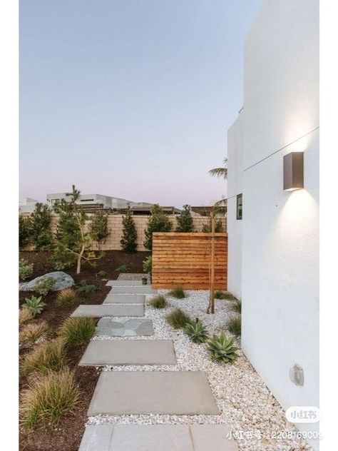 Front Yard Boho Landscaping, Desert Inspired Backyard, Boho Modern Outdoor Space, Modern Backyard Plants, Decorative Landscape Rock, Simplistic Landscaping, Duplex Landscaping, Landscape Rock Ideas, Walkway Pavers Ideas