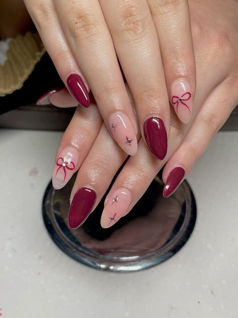 Gel Bow Nails, Nails Inspo New Year, Nail Pink Ideas, Pink Red Nail Designs, Nails For Christmas And New Years, Christmas Red Nail Designs, Red Nails Coquette, Red Nail Designs Christmas, Red Gel Nail Designs