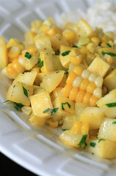 Thanksgiving Corn Recipes, Sauteed Yellow Squash, Yellow Squash Recipes, Yellow Pepper, Corn Recipes, Yellow Squash, Veggie Side Dishes, Wound Healing, Squash Recipes