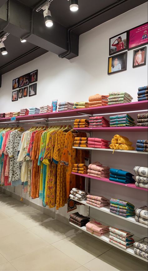 Tailor Boutique Interior, Fashion Designer Boutique Interior, Dress Store Design Interiors, Ladies Garments Shop Interior Display, Botique Interiors Design Ideas, Tailor Shop Design Ideas, Cloth Shop Interior Design Retail, Cloth Shop Interior Design Small Spaces, Women Boutique Interior