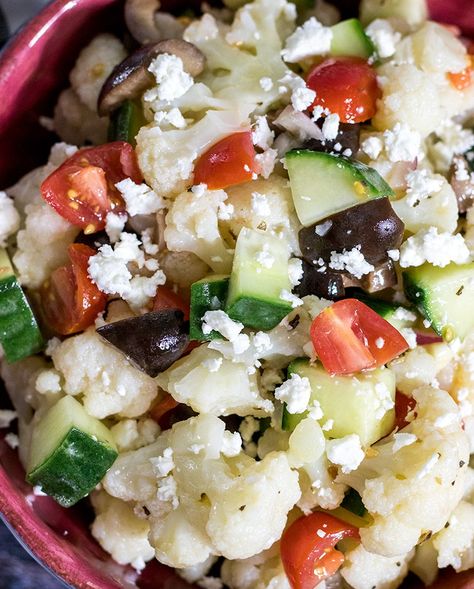 Cauliflower Greek Salad, Greek Cauliflower Bake, Cauliflower Salad Recipe Healthy, Cauliflower Salad Recipes Cold, Cauliflower Salad Recipes, Composed Salads, Greek Cauliflower, Cauliflower Salad Recipe, Green Pepper Recipes