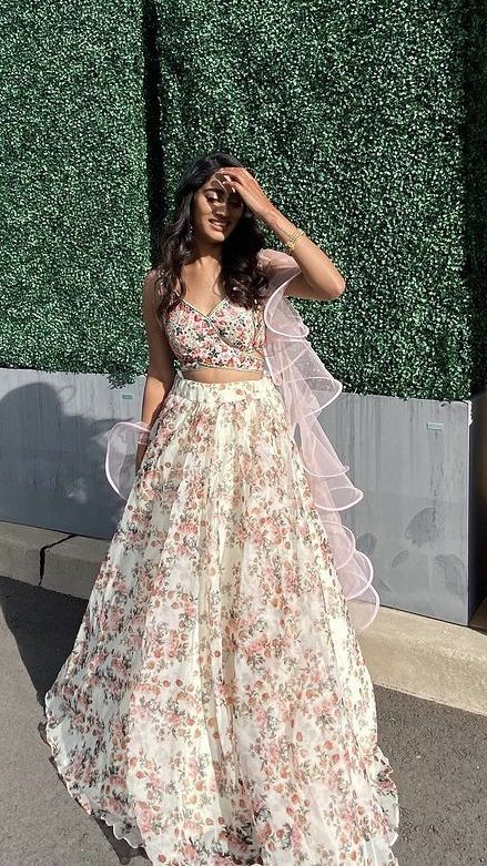 Floral Lengha Choli, Casual Lehenga Outfit, Lengha Outfit Ideas, Ghagra Choli Aesthetic, Simple Lehenga Choli For Teens, Bridesmaid Lehenga Sisters Simple, Lehenga For Cousin's Wedding, Bridesmaid Outfit For Engagement, Poses In Lehangas Aesthetic