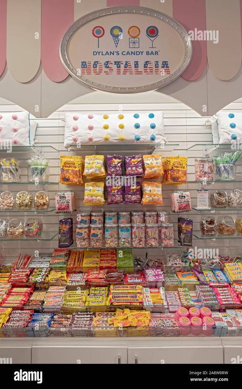 Retro Candy Shop, Candy Store Display, Kids Shelves, Nostalgic Candy, Candy Display, Candy Boutique, Retro Candy, Store Layout, Downtown Manhattan