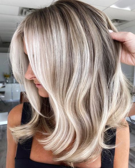 Blonde Highlights With Lowlights, Icy Blonde Highlights, Blonde Highlights Ideas, White Blonde Highlights, Platinum Blonde Balayage, Platinum Blonde Highlights, Highlights Ideas, Brown With Blonde Highlights, Red Blonde Hair