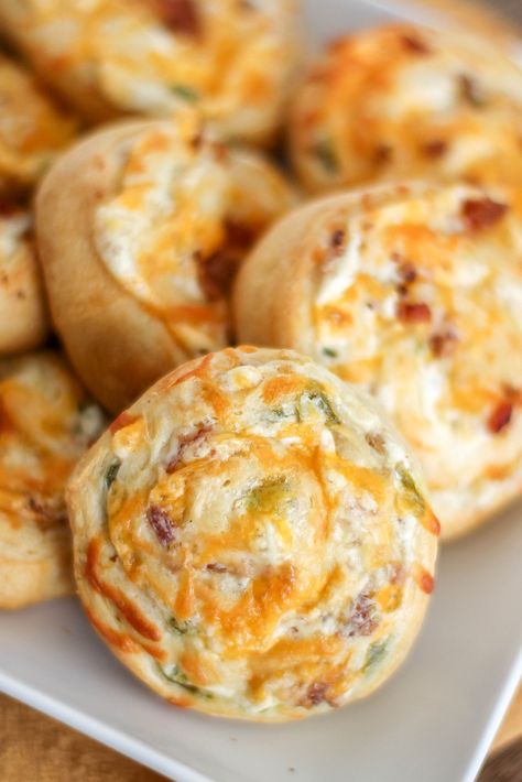 Today I thought you guys might enjoy one of my old stand-bys – These Bacon, Jalapeno and Cheese Pinwheels are so yummy and just the easiest thing to make! They’re made with Pillsbury Crescent Dough and they take just minutes to prepare and bake. I like to make a variation just as a fun lunch … Jalapeno Pinwheels, Superbowl Party Food Easy, Veggie Dips, Best Superbowl Food, Super Bowl Party Food, Easy Super Bowl, Yellow Bliss Road, Super Bowl Recipes, Pinwheel Appetizers