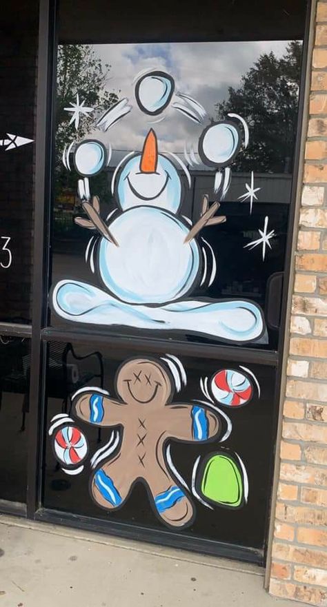 Winter School Decorations Windows Decor, Snowman Window Painting Ideas, Snow Globe Window Painting, How To Window Paint For Holidays, Christmas Themed Window Painting, Painted Holiday Windows, Snowman Window Art, Winter Windows Paint, White Board Christmas Ideas