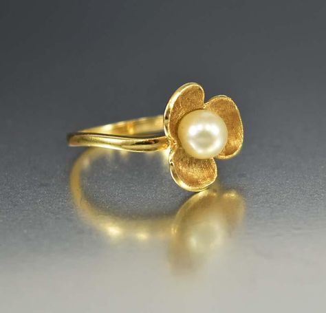 Finger Ring Designs Gold Indian, Pearl Rings In Gold Vintage, Pearl Bangles Indian Gold, Gold Pearl Bangles Indian Design, Gold Flower Ring Pearls, Ring Designs Gold, Pearl Finger Rings In Gold Indian, Antique Jewellery Online, Indian Jewelry Earrings