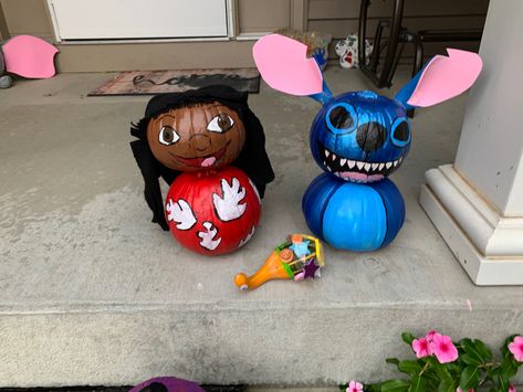 Lilo Pumpkin Painting, Stitch Pumpkin Painting Ideas, Lilo And Stitch Pumpkin Painting, Stitch Pumpkin Painting, Lilo And Stitch Pumpkin, Storybook Pumpkin, Crimson Knight, Book Character Pumpkins, Stitch Pumpkin