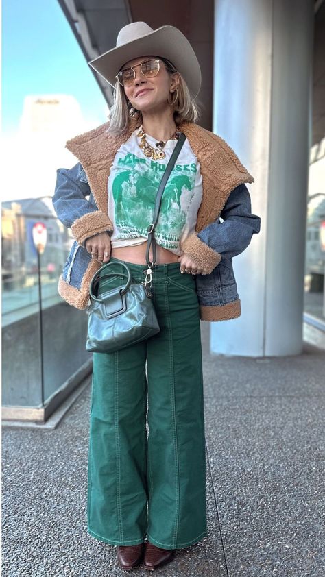 Upgrade your fashion game with a cowboy winter outfit! Create this look by pairing fun green wide-leg jeans with a casual graphic tee, a cozy denim jacket, and of course, matching Western boots and a modern cowboy hat. Don’t forget to add some extra accessories to complete the ensemble. Rock this cool look at a country concert, music festival, or any other event to totally stand out! Hunter Premo. Cowboy Winter Outfits for Women Cowboy Winter Outfits, Jean Concert Outfit, Cowboy Boots Winter Outfit, Kacey Musgraves Concert Outfit, Fall Country Outfits, Winter Country Concert Outfit, Winter Western Outfits Women, Chic Western Outfits, Cowboy Hat Outfit