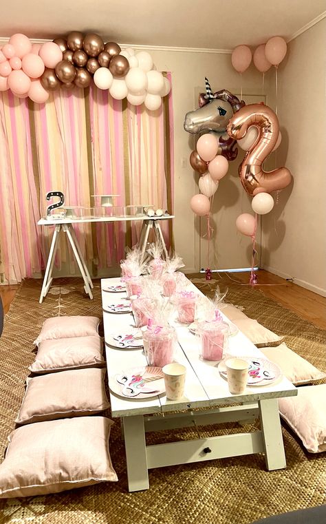 Birthday Setup At Home, Toddler Birthday Decorations, Girls Loft Bedroom, Hotel Birthday, Hotel Birthday Parties, Birthday Setup, Peppa Party, Indoor Birthday Parties, Small Birthday Parties