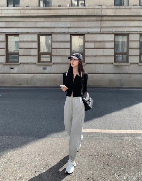 Ootd Korean Style, Clothes Korean Style, Pakaian Feminin, Korean Casual Outfits, Everyday Fashion Outfits, Casual Day Outfits, Easy Trendy Outfits, Korean Girl Fashion, Ulzzang Fashion