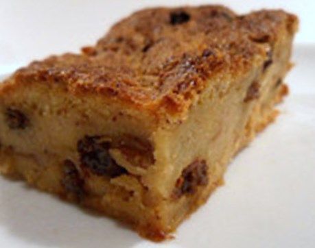 English Bread Pudding, Traditional Bread Pudding, Raisin Bread Pudding, Best Bread Pudding Recipe, Puding Roti, Bread Pudding Easy, Old Fashioned Bread Pudding, Cinnamon Raisin Bread, Raisin Bread